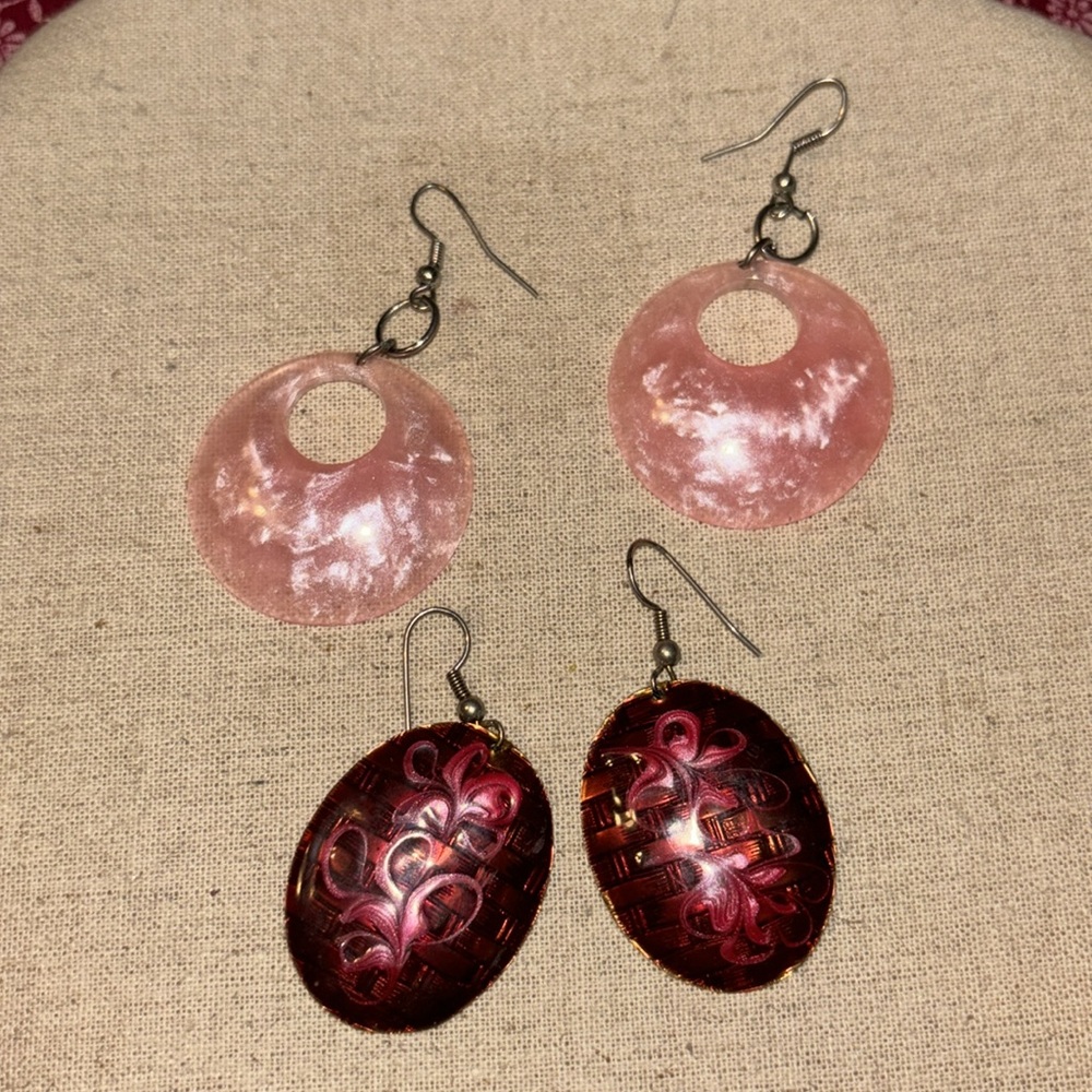 Vintage costume dangle earring for pierced ears pink and maroon